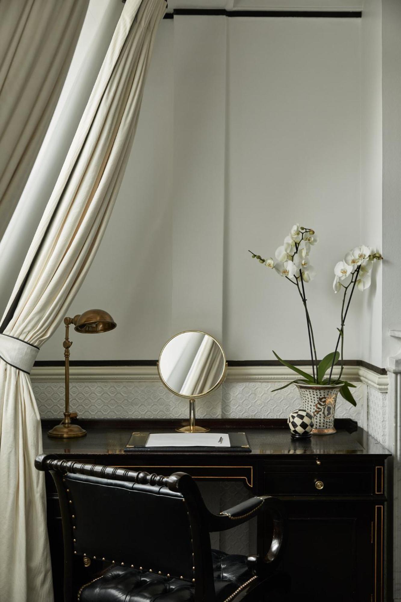 41 Hotel Londen Buitenkant foto A dressing table