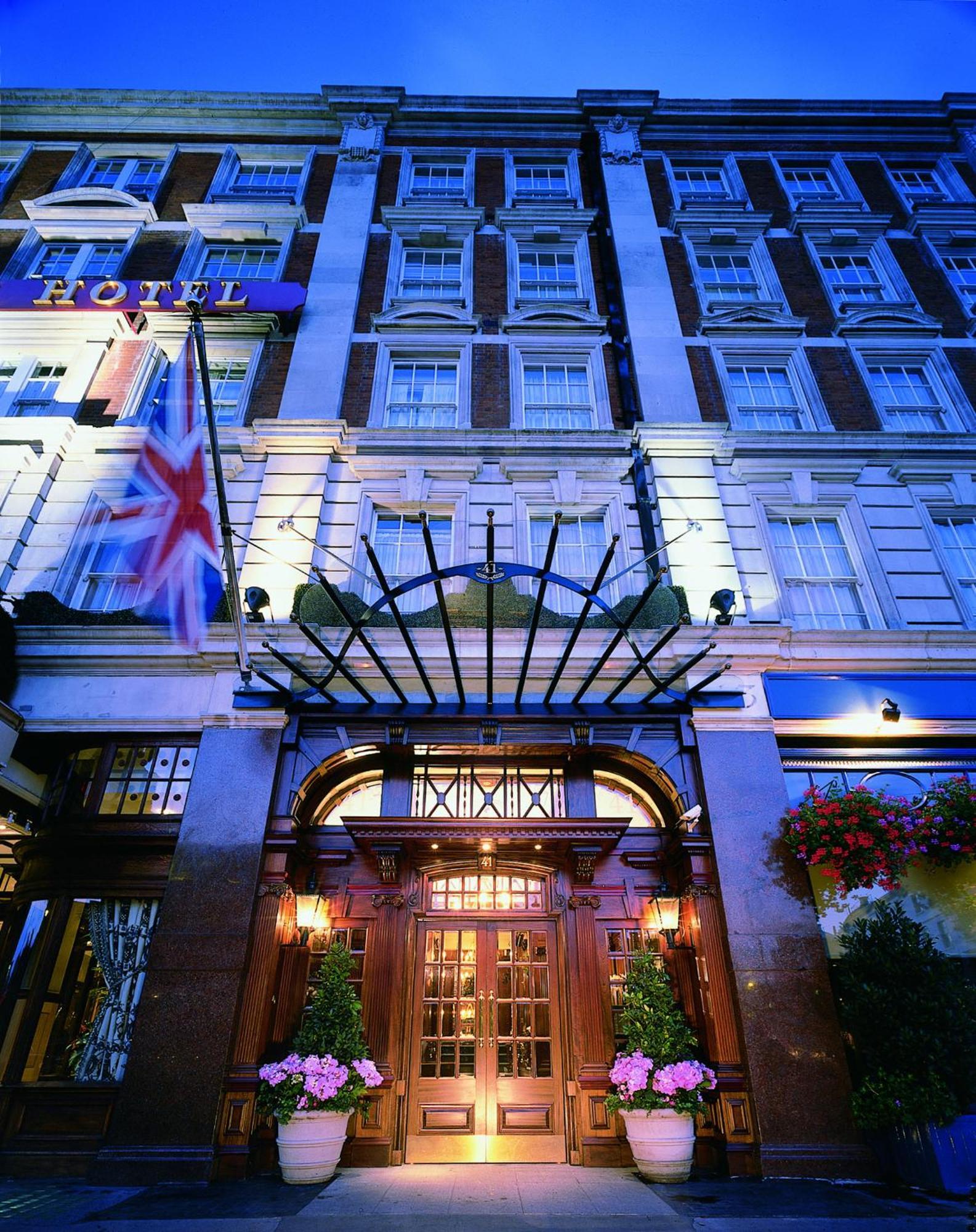 41 Hotel Londen Buitenkant foto The entrance to the hotel